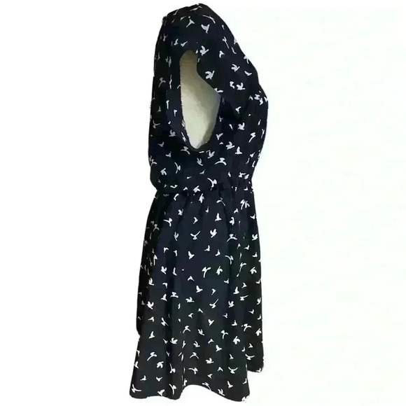 Sweet Rain Dress. Pullover Size Medium Blue with White Bird Design - Picture 4 of 11